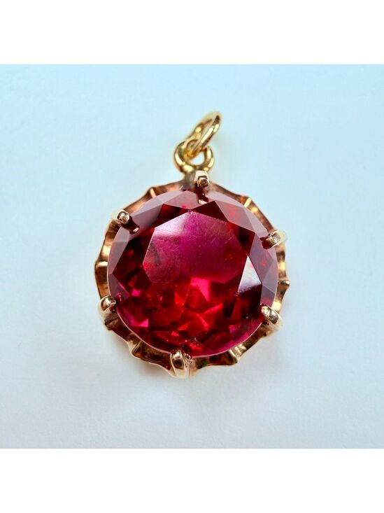 Jewelry - 10K Solid Yellow Gold 4.2 CT Red Ruby Glass Solitaire Charm Vintage Pendant